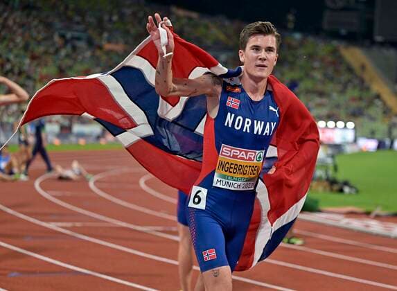 16 08 2022, European Championchips Munich 2022, Athletics at Olympiastadion Munich, Mens 5000 meter race , Jakob Ingebrigtsen NOR cheers