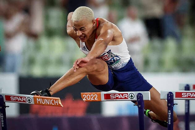 European Championships Munich22 Athletics, 17 08 2022 Final 110m Hurdles Sasha Zhoya FRA falls at the last hurdle European Championships Munich22 on 17 08 22 at the Olympiastadion in Munich, Germany Copyright: xBEAUTIFULxSPORTS AxelxKohringx