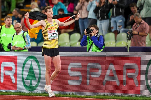 European Championships Munich22 Athletics, 18 08 2022 Tobias Potye GER with Germany flag European Championships Munich22 on 18 08 22 at Olympiastadion in Munich, Germany Copyright: xBEAUTIFULxSPORTS AxelxKohringx