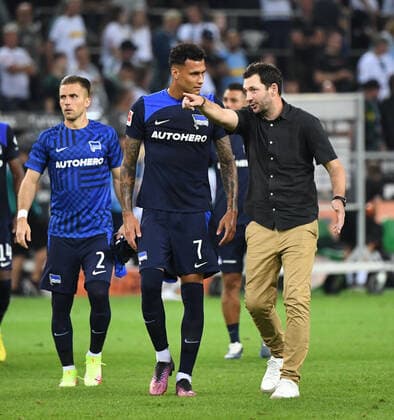 Football, men, season 2022 2023, 1 Bundesliga 3 matchday , Borussia Mönchengladbach Hertha BSC, v l Peter Pekarik Hertha BSC , Davie Selke Hertha BSC , coach Sandro Schwarz Hertha BSC , disappointment after the final whistle, 19 08 2022, Copyright: xSebastianxRäppold MatthiasxKochx