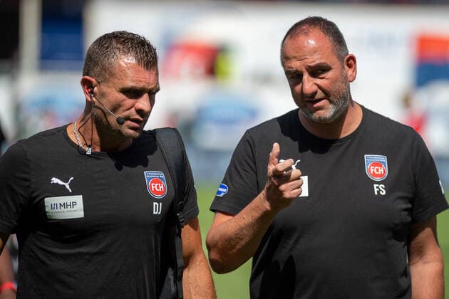 Dieter Jarosch FC Heidenheim, Co Trainer , Frank Schmidt FC Heidenheim, Chef Trainer , GER, FC Heidenheim FCH vs DSC Arminia Bielefeld, Football, 2 Bundesliga, 05 Spieltag, Spielzeit 2022 2023, 20 08 2022, DFB DFL regulations prohibit any use of photographs as image sequences and or quasi video , GER, FC Heidenheim FCH vs DSC Arminia Bielefeld, Football, 2 Bundesliga, 05 Spieltag, Spielzeit 2022 2023, 20 08 2022 Heidenheim Copyright: xEibner-Pressefoto SaschaxWaltherx EP_EER