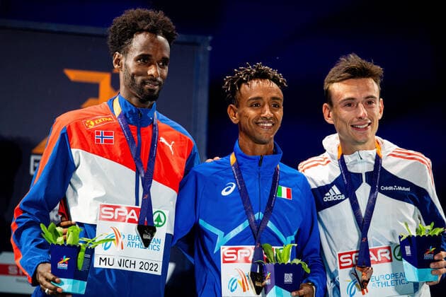 220821 Zerei Kbrom Mezngi of Norway, Yemaneberhan Crippa of Italy and Yann Schrub of France at the medal ceremony for men?s 10000 meter final during day 11 of the European Championships on August 21, 2022 in Munich Photo Vegard Grott BILDBYRAN code VG VG0339 athletics athletics athletics european championship em em 2022 european championships munich 2022 munchen em day 11 bbeng norge italia france,  Copyright: VEGARDxGRoTT BB220821VG076