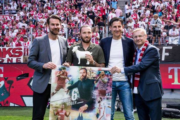 1 Soccer Bundesliga 1 FC Koeln VfB Stuttgart 28 08 2022 Thomas Kessler 1 FC Koeln Head of Licensed Player Department , Marco Hoeger, Christian Keller Managing Director 1 FC Koeln , Eckhard Sauren Vice President 1 FC Koeln at the farewell of Hoeger 1 Soccer Bundesliga, 1 FC Koeln VfB Stuttgart, Koeln, Rheinenergiestadion DFL REGULATIONS PROHIBIT ANY USE OF PHOTOGRAPHS AS IMAGE SEQUENCES AND OR QUASI VIDEO Copyright: xBEAUTIFULxSPORTS Wunderlx