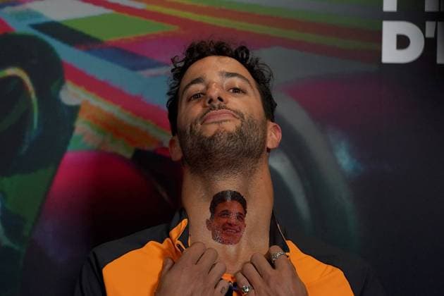 FORMULA 1 PIRELLI GRAN PREMIO D ITALIA 2022 08 09 2022, Autodromo Nazionale di Monza, Monza, FORMULA 1 PIRELLI GRAN PREMIO D ITALIA 2022 ,in the picture Daniel Ricciardo AUS , McLaren F1 Team with a tattoo of Lando Norris GBR , McLaren F1 Team on the as nordphotoxGmbHx xBratic nph00250