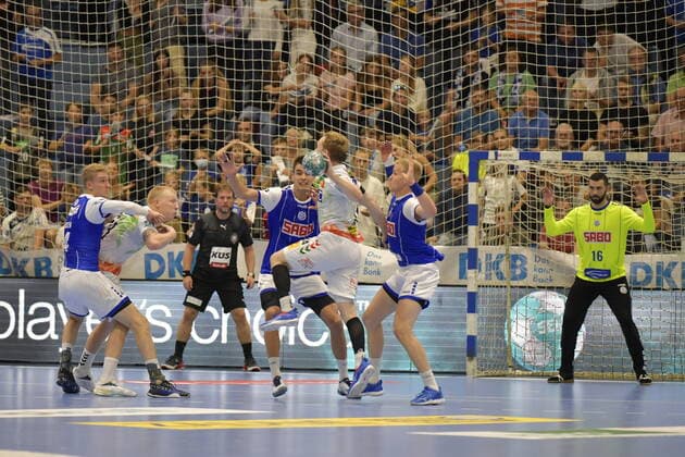14 Omar Ingi Magnusson 14 SC Magdeburg vs 7 Julian Koester 7 VfL Gummersbach and 4 Ellidi Vidarsson 4 VfL Gummersbach Handball, 1 Bundesliga 2022 23, VfL Gummersbach vs SC Magdeburg, 2 Matchday, 08 09 2022 GER Handball, 1 Bundesliga 2022 23, VfL Gummersbach vs SC Magdeburg , 08 09 2022 Gummersbach Copyright: xJürgenxAugstx