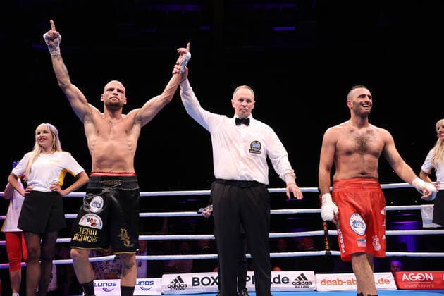 Boxing Agon Fightnight, Wuppertal, 10 09 2022 EBU European Championship Marten Arsumanjan GER Björn Schicke GER Wuppertal Germany