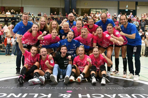 the TusSies cheer again TusSies Metzingen vs HSG Bad Wildungen Vipers Handball, HBF, 1 league match, season 2022 2023 , 10 09 2022 TusSies Metzingen vs HSG Bad Wildungen Vipers Handball, HBF, 1 league match, season 2022 2023 , 10 09 2022 Metzingen Copyright: xEibner-Pressefotox EP_TBR