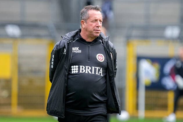 Markus Kauczinski coach, head coach, SVWW , single picture, single photo, action, 17 09 2022, Mannheim Germany , football, 3 Liga, SV Waldhof Mannheim SV Wehen Wiesbaden, DFB DFL REGULATIONS PROHIBIT ANY USE OF PHOTOGRAPHS AS IMAGE SEQUENCES AND OR QUASI VIDEO xozx