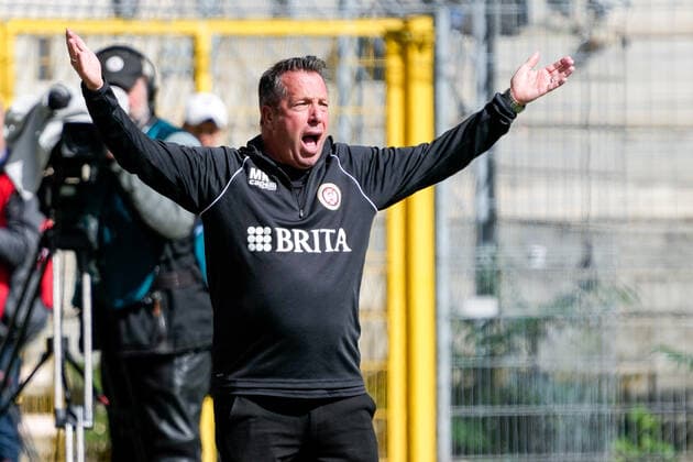 Markus Kauczinski coach, head coach, SVWW , gives instructions, gestures, gesturing with arms, single picture, single photo, action, action, 17 09 2022, Mannheim Germany , Football, 3 Liga, SV Waldhof Mannheim SV Wehen Wiesbaden, DFB DFL REGULATIONS PROHIBIT ANY USE OF PHOTOGRAPHS AS IMAGE SEQUENCES AND OR QUASI VIDEO xozx