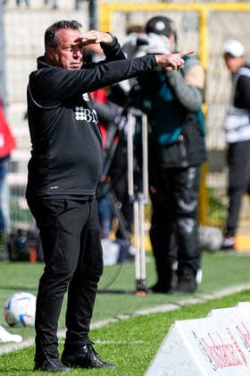 Markus Kauczinski coach, head coach, SVWW , gives instructions, gestures, gesturing with arms, cutout, full body, single image, single photo, action, action, 17 09 2022, Mannheim Germany , Football, 3 Liga, SV Waldhof Mannheim SV Wehen Wiesbaden, DFB DFL REGULATIONS PROHIBIT ANY USE OF PHOTOGRAPHS AS IMAGE SEQUENCES AND OR QUASI VIDEO xozx