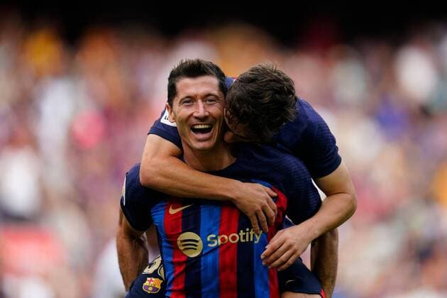 Bilder des Jahres 2022, Sport 09 September Sport Themen der Woche KW37 Sport Bilder des Tages Mandatory Credit: Photo by Pressinphoto Shutterstock (13397446w) Robert Lewandowski of FC Barcelona, Barca celebrates his goal with Pablo Martin Gavira Gavi FC Barcelona v Elche CF, La Liga, date 6. Football, Spotity Camp Nou Stadium, Barcelona, Spain - 17 Sep 2022 EDITORIAL USE ONLY No use with unauthorised audio, video, data, fixture lists (outside the EU), club league logos or live services. Online in-match use limited to 45 images (+15 in extra time). No use to emulate moving images. No use in betting, games or single club league player publications services. FC Barcelona v Elche CF, La Liga, date 6. Football, Spotity Camp Nou Stadium, Barcelona, Spain - 17 Sep 2022 EDITORIAL USE ONLY No use with unauthorised audio, video, data, fixture lists (outside the EU), club league logos or live services. Online in-match use limited to 45 images (+15 in extra time). No use to emulate moving images. No use in betting, games or Copyright: xPressinphoto Shutterstockx 13397446w