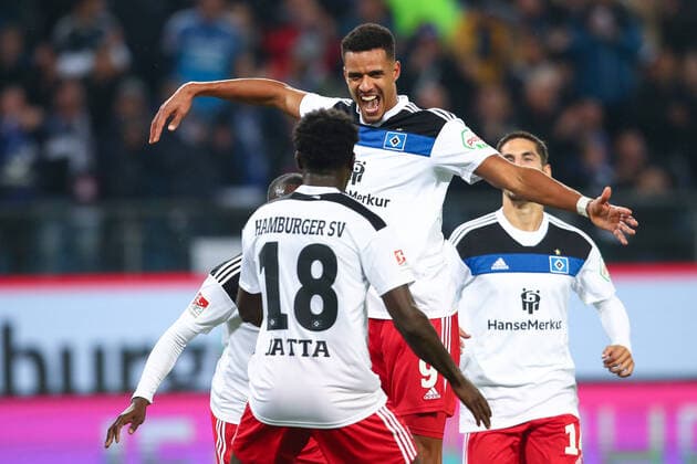 17 09 2022, xtgx, football 2 Bundesliga, Hamburger SV Fortuna Duesseldorf emspor, v l Robert Glatzel HSV, 9 after goal to 1 0 jubilation, goal jubilation, cheers about the goal, celebrate the goal, celebration DFL DFB REGULATIONS PROHIBIT ANY USE OF PHOTOGRAPHS as IMAGE SEQUENCES and or QUASI VIDEO Hamburg