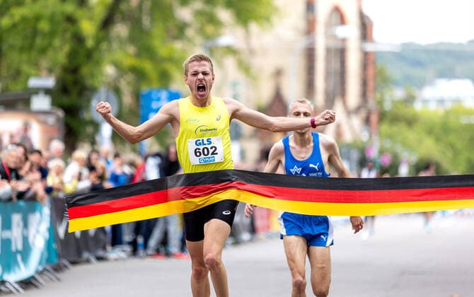 German championships 10km road race Saarbruecken, 18 09 2022 cheers Tom Foerster LG Vogtland becomes German champion in 10km road race German championships 10km road race on 18 09 2022 in Saarbruecken Saarland Copyright: xBEAUTIFULxSPORTS R.xSchmittx