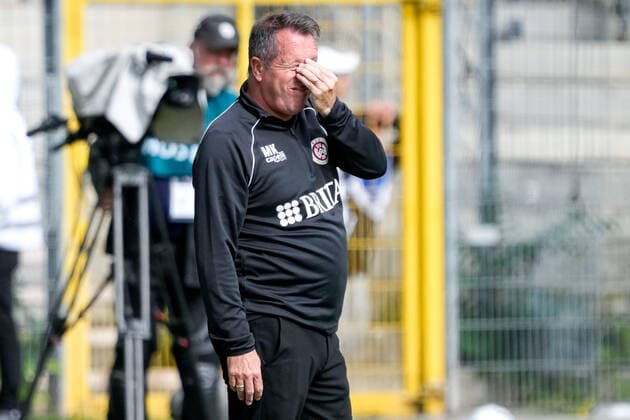 Markus Kauczinski coach, head coach, SVWW , single picture, single photo, action, looking disappointed, disappointment, frustration, disappointed, pessimistic, 17 09 2022, Mannheim Germany , Football, 3 Liga, SV Waldhof Mannheim SV Wehen Wiesbaden, 17 09 2022, Mannheim Germany , Football, 3 Liga, SV Waldhof Mannheim SV Wehen Wiesbaden, DFB DFL REGULATES PROHIBIT ANY USE OF PHOTOGRAPHS AS IMAGE SEQUENCES AND OR QUASI VIDEO xozx