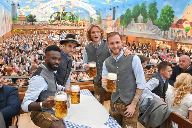 v re Tim Rieder 1860 Muenchen , Jesper VERLAAT 1860 Muenchen , Stefan LEX TSV 1860 Muenchen , Joseph BOYAMBA 1860 Muenchen TSV 1860 Muenchen at the Oktoberfest 2022 on 20 09 2022 at Hacker Festzelt