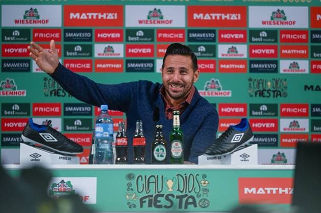 GER, SV Werder Bremen, press conference Claudio Pizarro farewell game with Claudio Pizarro, 22 09 2022, Wohninvest Weserstadion , Bremen, GER, SV Werder Bremen, press conference Claudio Pizarro farewell game with Claudio Pizarro, in picture shows Claudio Pizarro speaks at the press conference for his farewell game nordphotoxGmbHx xTeresaxKroeger nordphoto00008