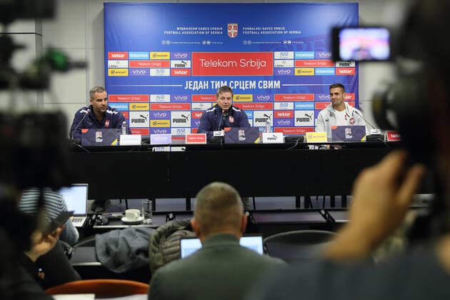 SERBIA press conference, PK, Pressekonferenz MILAN VUKOVIC portparol, DRAGAN STOJKOVIC PIKSI selektor i trener i DUSAN TADIC fudbaler reprezentacije Srbije pres konferencija u sportskom centru FSS, Stara Pazova 23.09.2022. godine Foto: Fudbal, Srbija, Pres konferencijaSERBIA FOOTBALL Stara Pazova Sports center Stara Pazova Serbia Copyright: xMarkoxMetlas xMNxPressx