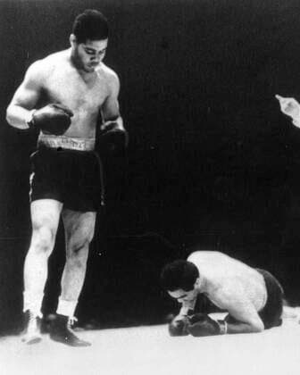 ARCHIVE 1938 Joe Louis knocks out Max Schmeling x190x  Copyright: xPRESSENSxBILDx LOUIS- SCHMELING