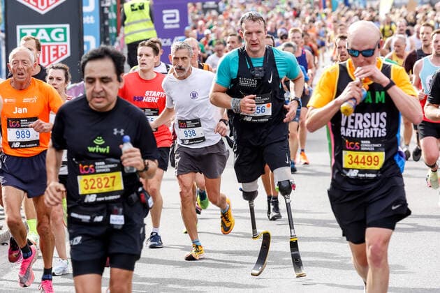 October 2, 2022, London, United Kingdom: A participant with artificial limbs competes during the TCS 2022 London Marathon. Nearly 42 thousand runners participated in the 2022 competition. London United Kingdom - ZUMAs197 20221002_zaa_s197_268 Copyright: xDominikaxZarzyckax