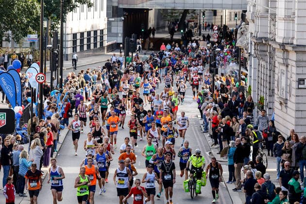 October 2, 2022, London, United Kingdom: Participants of TCS 2022 London Marathon run through central London. Nearly 42 thousand runners participated in the 2022 competition. London United Kingdom - ZUMAs197 20221002_zaa_s197_256 Copyright: xDominikaxZarzyckax