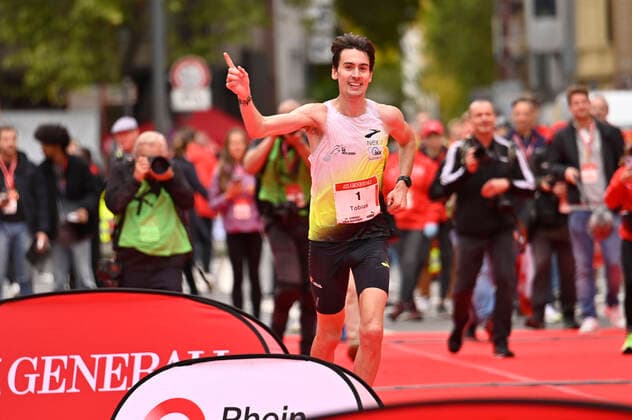 Tobias Blum wins the mens 24 Generali Cologne Marathon 2022 Cologne, 02 10 2022 Foto:xD.xAnoraganingrumx xFuturexImage