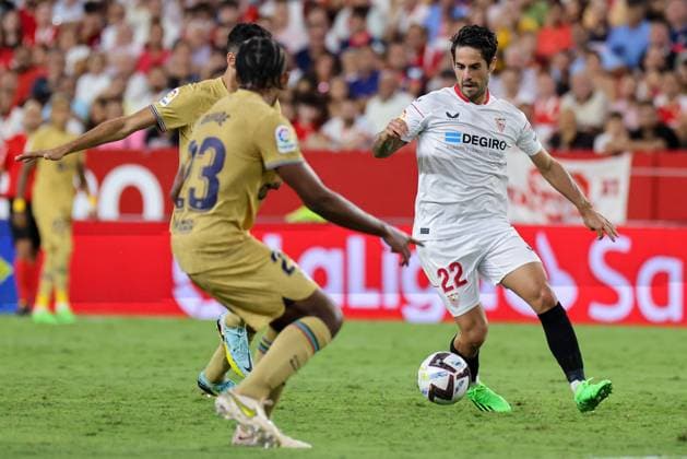 September 3, 2022, Seville, Seville, Spain: Francisco Alarcon Isco of Sevilla FC runs with the ball during the La Liga Santader match between Sevilla CF and FC Barcelona, Barca at Ramon Sanchez Pizjuan in Seville, Spain, on September 03, 2022. Seville Spain - ZUMAd159 20220903_zia_d159_045 Copyright: xJosexLuisxContrerasx - ZUMA1680 0168073392st Copyright: xIMAGO JosexLuisxContrerasx