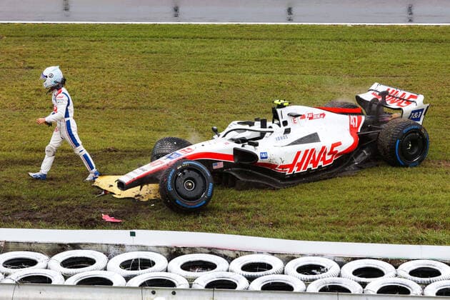 Bilder des Jahres, Sport 10 Oktober Sport Themen der Woche KW40 Sport Bilder des Tages 47 SCHUMACHER Mick (ger), Haas F1 Team VF-22 Ferrari, action crash, accident, during the Formula 1 Honda Japanese Grand Prix 2022, 18th round of the 2022 FIA Formula One World Championship, WM, Weltmeisterschaft from October 7 to 9, 2022 on the Suzuka International Racing Course, in Suzuka, Mie Prefecture, Japan - F1 - JAPANESE GRAND PRIX 2022 DPPI Panoramic 00122041_AV6_7636