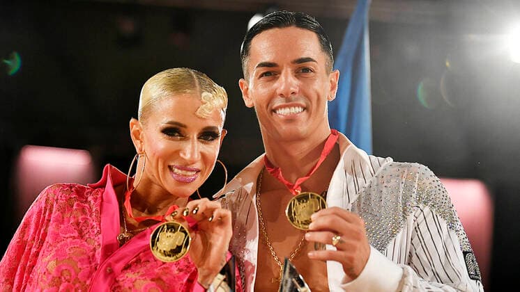 Dance World Championships Latin and Showdance Standard 2022 in Leipzig WDSF PD World Championships 15 10 2022 Anna Matus li and Gabriela Goffreod re Republic of Moldova show their World Championship gold medals in the discipline Latin at the Dance World Championships in Leipzig 15 10 2022 The top favorites again crowned world champion Leipzig Saxony Germany Leipziger Messegelände Neue Messe Leizig