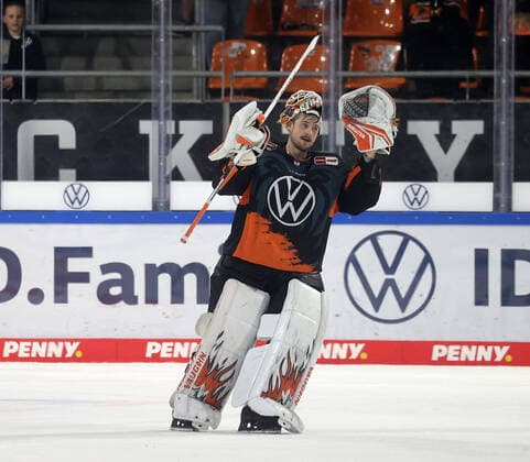 Dustin Strahlmeier Grizzlys Wolfsburg ice hockey, DEL, Penny DEL, men, men, season 2022 20223 Grizzlys Wolfsburg vs Schwenninger Wild Wings, 2 1
