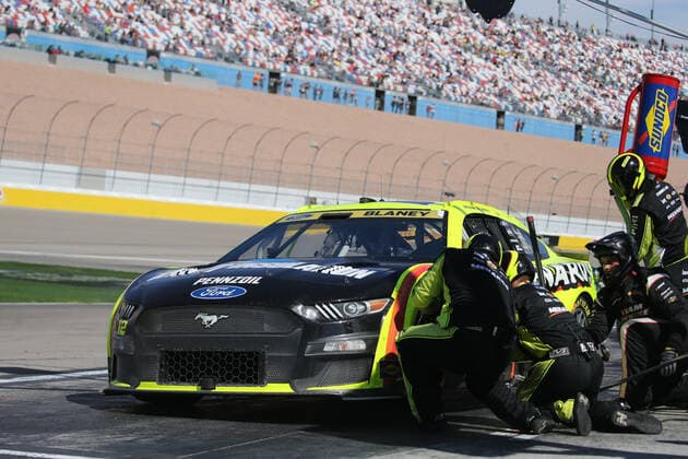 LAS VEGAS, NV - OCTOBER 16: Ryan Blaney ( 12 Team Penske Menards Knauf Ford) in for a pit stop during the South Point 400 NASCAR, Motorsport, USA Cup Series Playoff race on October 16, 2022, at Las Vegas Motor Speedway in Las Vegas, NV. (Photo by Matthew Bolt LVMS Icon Sportswire) AUTO: OCT 16 NASCAR Cup Series Playoff South Point 400 Icon221016019