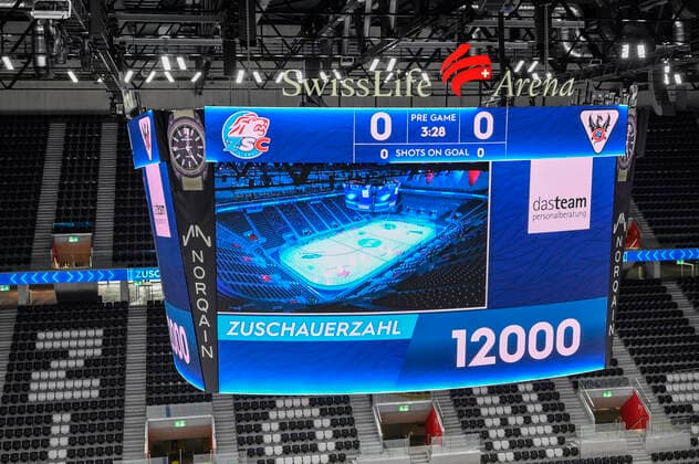 Video cube 12000 spectators, ZSC Swiss Life Arena, ZSC Lions HC Fribourg Gotteron, National League, Ice Hockey, 18 10 2022
