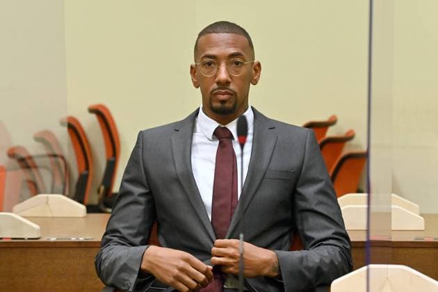 Jerome BOATENG takes a seat, single picture, cut single motive, half figure, half figure Criminal proceedings against Jerome B because of the suspicion of the body injury Caribbean on 20 10 2022 before the higher regional court Munich II, OLG Â
