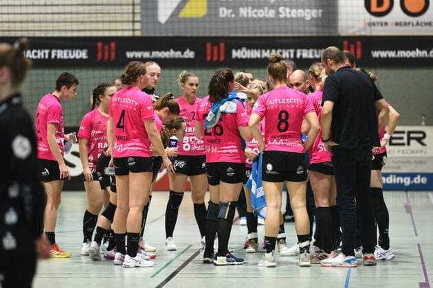 Time Out TusSies TusSies Metzingen vs SV Union Halle Neustadt Handball, HBF, 5 league match, 2022 2023 season , 22 10 2022 TusSies Metzingen vs SV Union Halle Neustadt Handball, HBF, 5 league match, 2022 2023 season , 22 10 2022 Metzingen Copyright: xEibner-Pressefotox EP_TBR