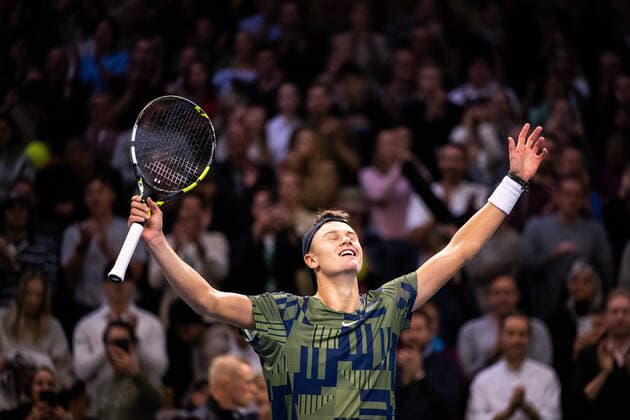 221023 Holger Rune of Denmark celebrates after the final of the men s singels during day 9 of the Stockholm Open tennis tournament on October 23, 2022 in Stockholm Photo Jesper Zerman BILDBYRAN COP 234 JZ0258 tennis stockholm open day 9 finals bbeng jubel,  Copyright: JESPERxZERMAN BB221023JZ035