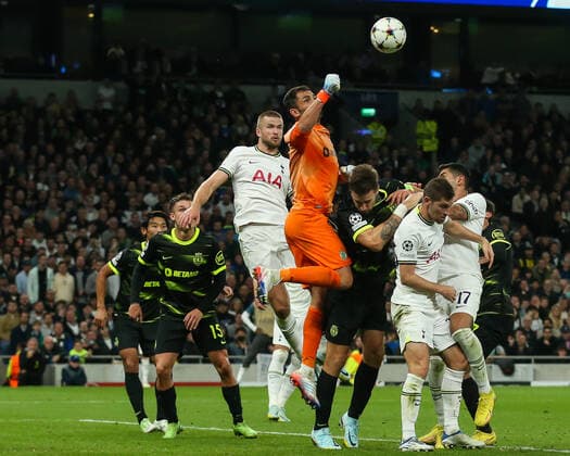 October 26, 2022, London, England, United Kingdom: Antonio AdoÂ¡n 1 of Sporting Lisbon punches clear from a corner during the UEFA Champions League match Tottenham Hotspur vs Sporting Lisbon at Tottenham Hotspur Stadium, London, United Kingdom, 26th October 2022. London United Kingdom - ZUMAn307 20221026_zsa_n307_135 Copyright: xArronxGent NewsxImagesx