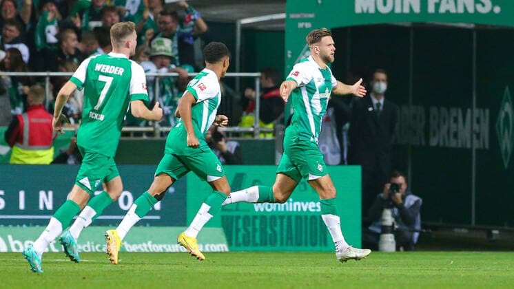 f l Marvin Ducksch SV Werder Bremen, 7 , Felix Agu SV Werder Bremen, 27 and goal scorer Niclas Füllkrug SV Werder Bremen, 11 with goal celebration, cheering, jubilation, optimistic, game scene, highlight, joy about the goal to 1 0, THE DFL DIRECTIVES PROHIBIT ANY USE OF PHOTOGRAPHS AS IMAGE SEQUENCES AND OR VIDEOA HNUAL PHOTOSTRACKS DFL REGULATES PROHIBIT ANY USE OF PHOTOGRAPHS AS IMAGE SEQUENCES AND OR QUASI VIDEO , 28 10 2022, Bremen Germany , Football, Bundesliga, SV Werder Bremen Hertha BSC xobx