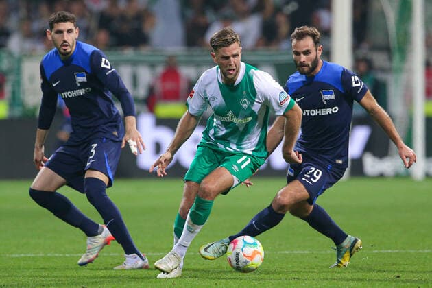f l Agustin Rogel Hertha BSC Berlin, 3 , Niclas Füllkrug SV Werder Bremen, 11 and Lucas Tousart Hertha BSC Berlin, 29 in duel, duel, dynamics, action, game scene, THE DFL DIRECTIVES PROHIBIT ANY USE OF PHOTOGRAPHS AS IMAGE SEQUENCES AND OR VIDEOA HNUAL PHOTOSTRACKS DFL REGULATES PROHIBIT ANY USE OF PHOTOGRAPHS AS IMAGE SEQUENCES AND OR QUASI VIDEO , 28 10 2022, Bremen Germany , Football, Bundesliga, SV Werder Bremen Hertha BSC xobx