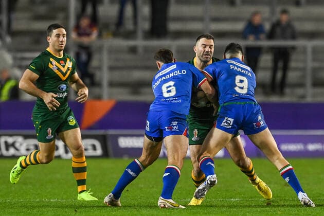 October 29, 2022, London, England, United Kingdom: James Tedesco of Australia is tackled by Jack Campagnolo and Dean Parata of Italy during the Rugby League World Cup 2021 match Australia vs Italy at Totally Wicked Stadium, St Helens, United Kingdom, 29th October 2022. London United Kingdom - ZUMAn307 20221029_zsa_n307_1072 Copyright: xCraigxThomas NewsxImagesx