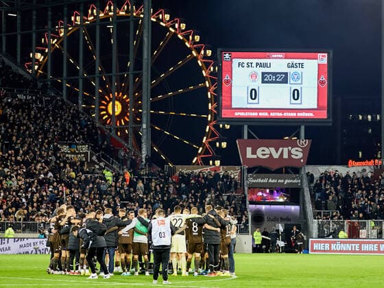 Draw FC St Pauli vs Holstein Kiel, 2 Bundesliga, Millerntor Stadion, Hamburg, Spielzeit 2022 2023, 16 Spieltag, 08 11 2022 DFL REGULATES PROHIBIT ANY USE OF PHOTOGRAPHS AS IMAGE SEQUENCES AND OR QUASI VIDEO Foto EIBNER Stephanie Zerbe FC St Pauli vs Holstein Kiel, 2 Bundesliga, Hamburg, Spielzeit 2022 2023, 16 Spieltag, 08 11 2022 Hamburg Copyright: xStephaniexZerbe xEibner-Pressefox EP_EER