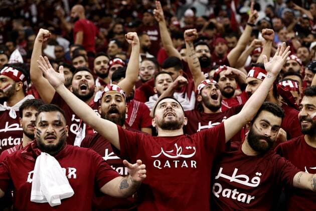AL KHOR Qatari supporters during the FIFA World Cup Qatar 2022 group A match between Qatar and Ecuador at Al Bayt Stadium on November 20, 2022 in Al Khor, Qatar AP Dutch Height MAURICE OF STONE FIFA World Cup Qatar 2022 2022 xVIxANPxSportx xMauricexvanxSteenxWKxIVx 458127351 originalFilename: 458127351.jpg