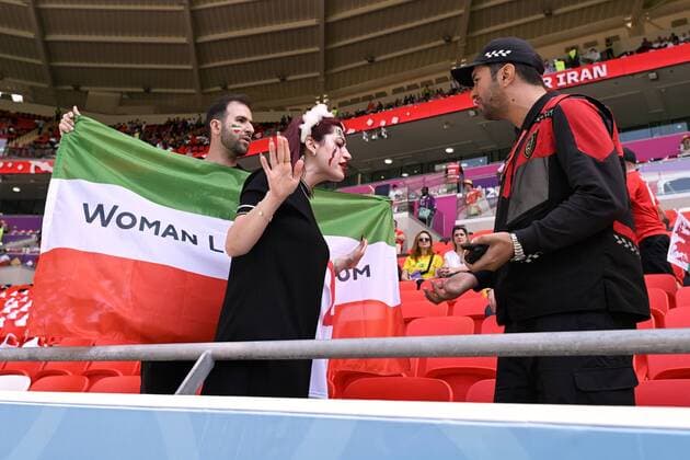 IMAGO Iconic Moments, Fußball Bilder des Jahres, Sport 11 November Sport Themen der Woche KW47 RECORD DATE NOT STATED FIFA World Cup, WM, Weltmeisterschaft, Fussball Qatar 2022 Wales vs Iran Fans o Aficion during the game Wales vs Iran, Corresponding to Group B of the FIFA World Cup Qatar 2022, at Ahmad bin Ali Stadium, Al-Rayyan, November 25, 2022. <br><br> Fans o Aficion durante el partido Gales vs Iran, correspondiente al Grupo B de la Copa Mundial de la FIFA Qatar 2022, en el Estadio Ahmad bin Ali, Al Rayyan, Doha, el 25 de noviembre de 2022. AL RAYYAN DOHA QATAR Copyright: xJorgexMartinezx 20221125_10172