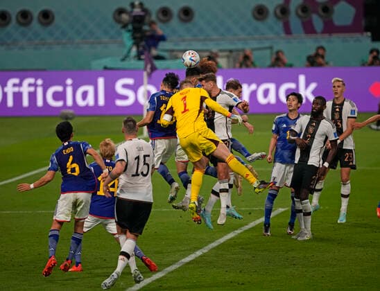 23 11 2022, Football World Cup 2022 in Qatar, preliminary round, 1 match day, Germany Japan, Khalifa International Stadium Al Rayyan , In the final phase of the game, even goalkeeper Manuel Neuer mid, Germany rushes in the opponents penalty area to prevent defeat in vain