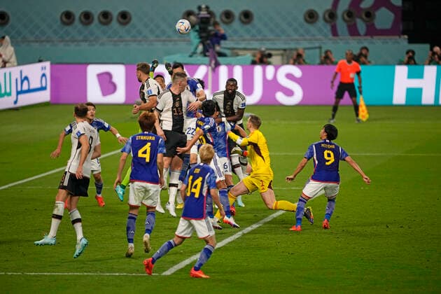 23 11 2022, Football World Cup 2022 in Qatar, preliminary round, 1 match day, Germany Japan, Khalifa International Stadium Al Rayyan , In the final phase of the game even goalkeeper Manuel Neuer 2 v re, Germany rushes in the opponents penalty area in vain to prevent the defeat