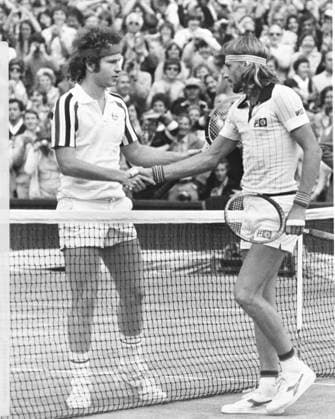 WIMBLEDON 1980, FINAL, MATCH ACTION FR V JOHN MCENROE, TENNIS PLAYER USA AND BJÖRN BORG, TENNIS PLAYER SWEDEN BORG VANN WITH 1 6,7 5,6 3,6 7,8 6 1980 07 05 c HAMMETT KEITH Aftonbladet IBL Bildbyra EXPRESSEN OUT AFTONBLADET 3780 Stockholm Sweden x2512x  Copyright: xAftonbladet TTx Björn Borg vinner Wimbledon över Johan McEnroe 1980
