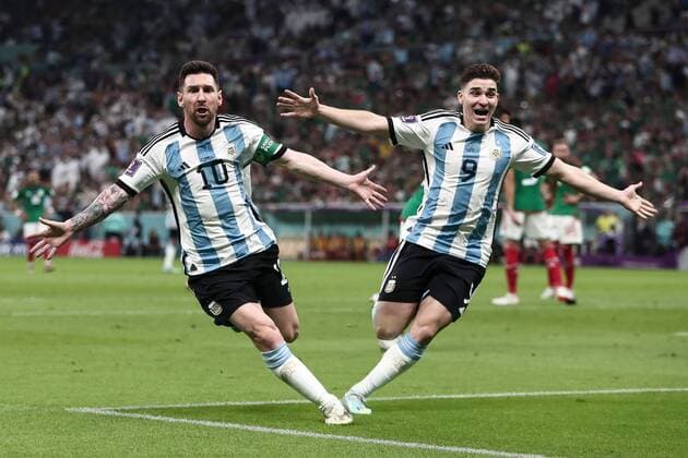 IMAGO Iconic Moments, Fußball Bilder des Jahres, Sport 11 November Sport Themen der Woche KW47 Sport Bilder des Tages Mandatory Credit: Photo by Michael Zemanek Shutterstock (13634795bo) Lionel Messi of Argentina celebrates after scoring a goal (1-0) Argentina v Mexico, FIFA World Cup, WM, Weltmeisterschaft, Fussball 2022, Group C, Football, Lusail Stadium, Al Daayen, Qatar - 26 Nov 2022 Editorial Use Only Argentina v Mexico, FIFA World Cup 2022, Group C, Football, Lusail Stadium, Al Daayen, Qatar - 26 Nov 2022 Editorial Use Only Copyright: xMichaelxZemanek Shutterstockx 13634795bo