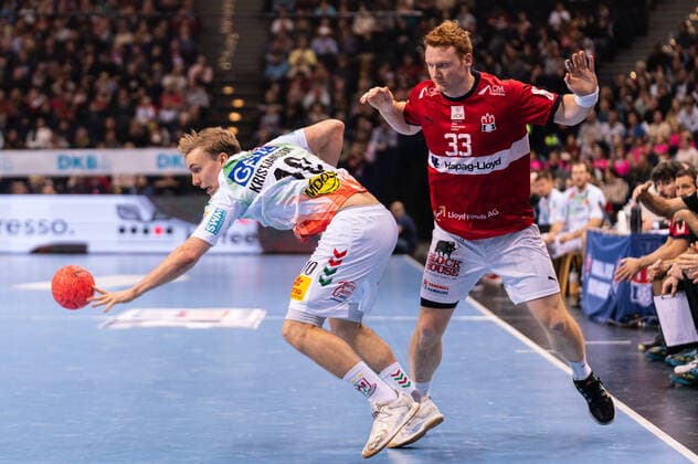 Gisli Kristjansson SC Magdeburg 10 vs Nicolai Theilinger Handball Sport Verein Hamburg 33 Handball Sport Verein Hamburg vs SC Magdeburg, Handball, Bundesliga, Spieltag 14, Saison 2022 2023, 27 11 2022 Press photo Marcel von Fehrn Handball Sport Verein Hamburg vs SC Magdeburg, Handball, Bundesliga, Spieltag 14, Saison 2022 2023, 27 11 2022 Hamburg Copyright: xEibner-Pressefoto MarcelxvonxFehrnx EP_EER