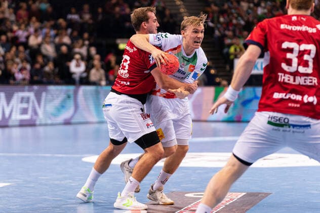Gisli Kristjansson SC Magdeburg 10 vs Niklas Weller Handball Sport Verein Hamburg 13 Handball Sport Verein Hamburg vs SC Magdeburg, Handball, Bundesliga, Spieltag 14, Saison 2022 2023, 27 11 2022 Pressefoto Marcel von Fehrn Handball Sport Verein Hamburg vs SC Magdeburg, Handball, Bundesliga, Spieltag 14, Saison 2022 2023, 27 11 2022 Hamburg Copyright: xEibner-Pressefoto MarcelxvonxFehrnx EP_EER