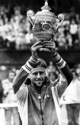 WIMBLEDON 1980, FINAL, MATCH ACTION BJÖRN BORG, TENNISSPIELARE SVERIGE, MED POKALEN AFTER HE WON AGAINST JOHN MCENROE WITH 1 6, 7 5, 6 3, 6 7, 8 6 GLAD 1980 07 05 c HAMMETT KEITH Aftonbladet IBL Bildbyra EXPRESSEN OUT AFTONBLADET 3780 Stockholm Sweden x2512x  Copyright: xAftonbladet TTx Björn Borg vinner Wimbledon 1980