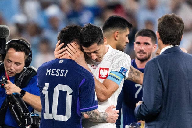 221130 Lionel Messi of Argentina and Robert Lewandowski of Poland after the FIFA World Cup 2022 football match between Poland and Argentina on November 30, 2022 in Doha Photo Joel Marklund BILDBYRAN code JM JM0396 bbeng football football soccer fotball world cup football world cup football world cup 2022 fifa world cup 2022 poland poland argentina,  Copyright: JOELxMARKLUND BB221130JM256