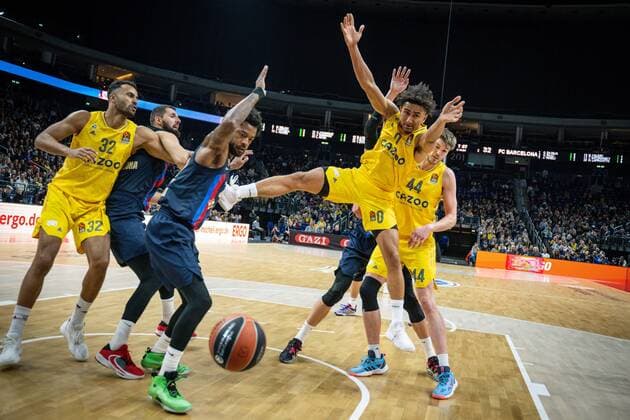 Basketball Berlin 01 12 2022 Season 2022 2023 Euroleague Regular Season Alba Berlin FC Barcelona Maodo Lo Alba Berlin, No 00 Cory Higgins Barcelona, No 22